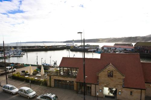 Harbourside Apartments - image 8