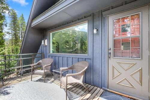 Stunning 4 BR Home Mountain Views Tranquil Setting in Breckenridge, USA