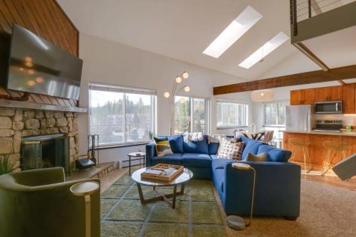 Top Floor Corner with Views 6 Ski Resorts Nearby in Silverthorne, USA