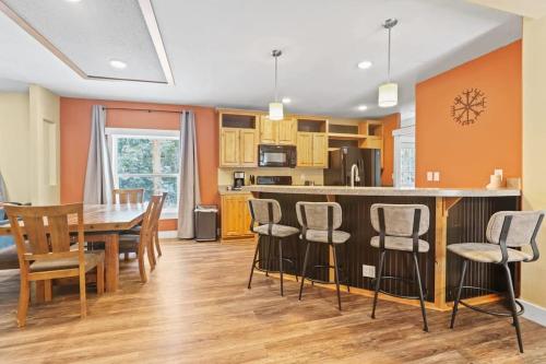 3BR Modern Mountain Home with Hot Tub
