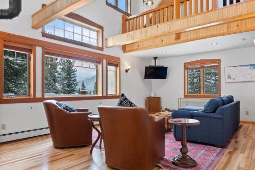 Serene 3BD with Stunning Views and Hot Tub in Breckenridge, USA