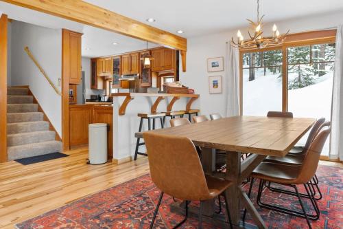 Serene 3BD with Stunning Views and Hot Tub in Breckenridge, USA