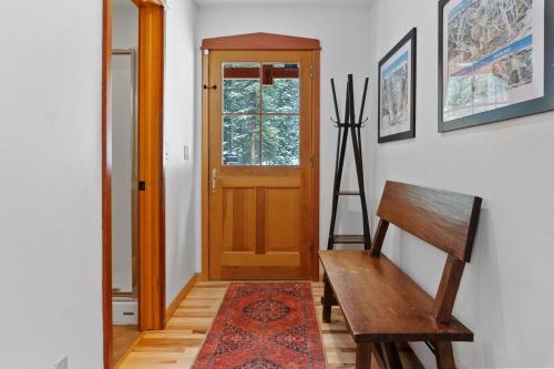 Serene 3BD with Stunning Views and Hot Tub in Breckenridge, USA
