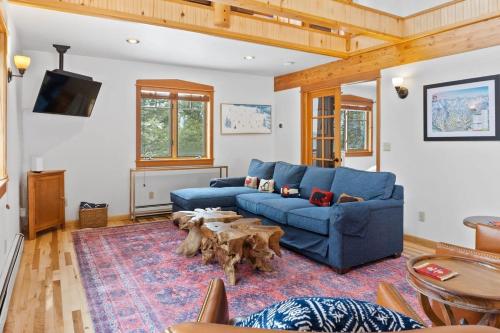 Serene 3BD with Stunning Views and Hot Tub in Breckenridge, USA