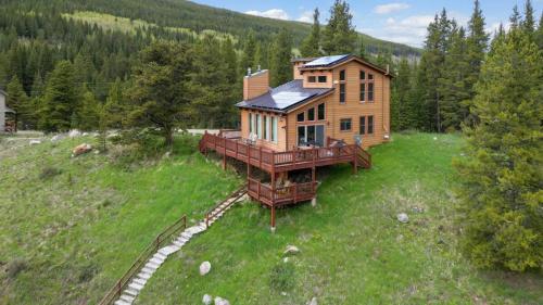 3BD Mountain Retreat Near Trails