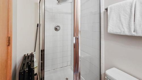 Cozy Studio with Shared Pool -3 Min to Ski Lift in Breckenridge, USA