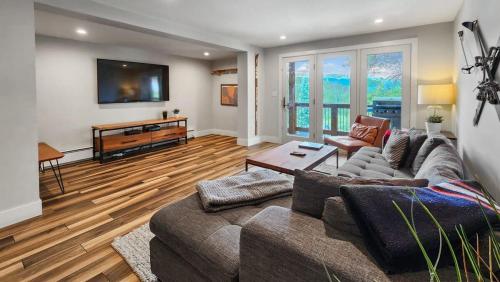 4BR Mt Baldy Townhome On Bus Route