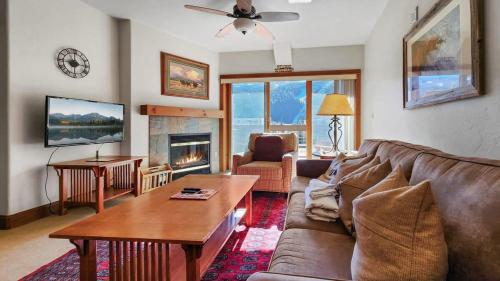Cozy 2BD Near Free Shuttle and Ski Lifts