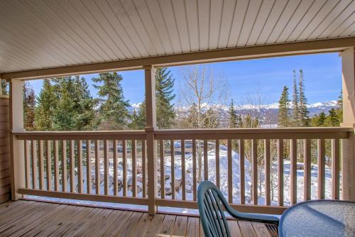 3BD with Mountain Views, Next to Bus Stop! in Breckenridge, USA