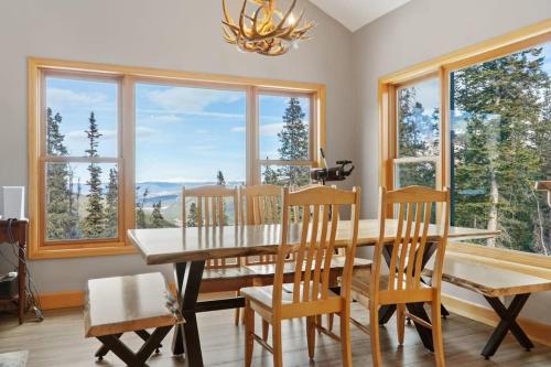 4BR Blue River Retreat with Hot Tub in Blue River, USA