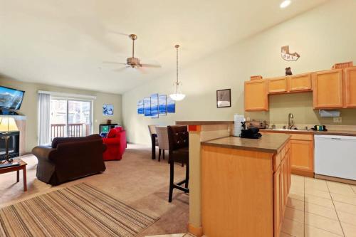 2BR Condo - Ideal Hub for Year-Round Fun