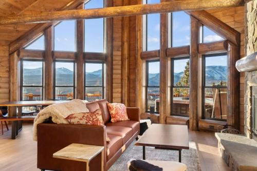 3BR+Loft Modern Mountain Retreat w Hot Tub in Alma, USA