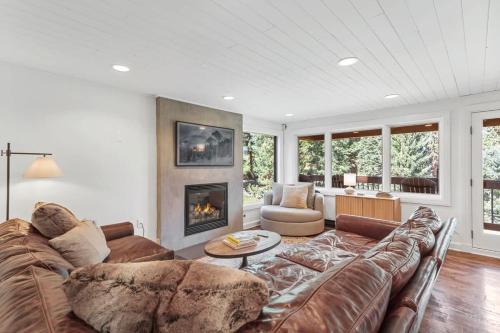 5 BDR Sk in Out Mountain Escape Peak 8 with Views