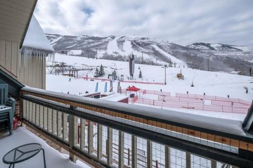 1BDR Ski In Out Condo Stunning Mountain Location