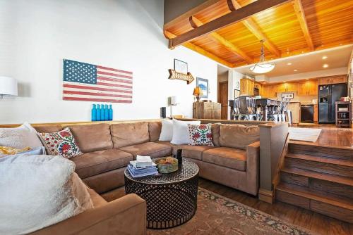 Lovely 4 BDR with Hot Tub Near Golf and Ski Resort - Park City