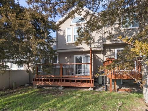 Lovely 4 BDR Home with Private Hot Tub Near Trails