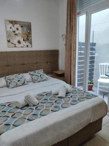 Pelineon Rooms - image 11