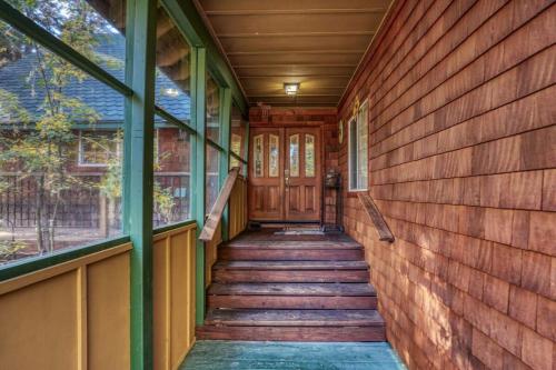 Serene 5BDR Near Beach and Forest Trails Serene 5BDR Near Beach and Forest Trails