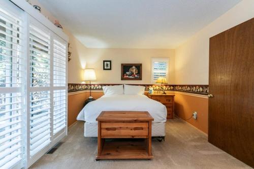 Serene 5BDR Near Beach and Forest Trails Serene 5BDR Near Beach and Forest Trails