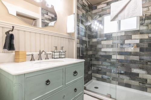 Serene 5BDR Near Beach and Forest Trails Serene 5BDR Near Beach and Forest Trails