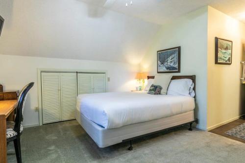 Serene 5BDR Near Beach and Forest Trails Serene 5BDR Near Beach and Forest Trails