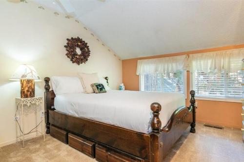 Serene 5BDR Near Beach and Forest Trails Serene 5BDR Near Beach and Forest Trails