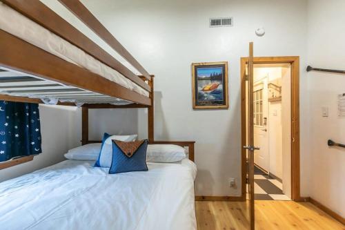 Stylish 2BD in Carnelian Bay Stylish 2BD in Carnelian Bay