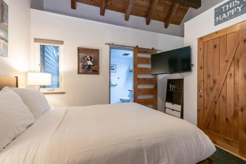 Stylish 2BD in Carnelian Bay Stylish 2BD in Carnelian Bay