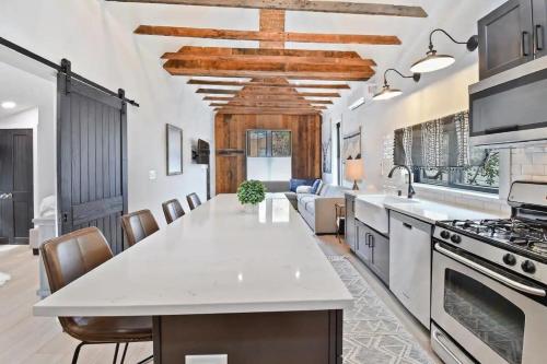 6 BDR Dual Downtown Homes Walk to Chairlifts