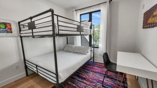 2BDR New Build Minutes to Dillon Reservoir in Silverthorne, USA