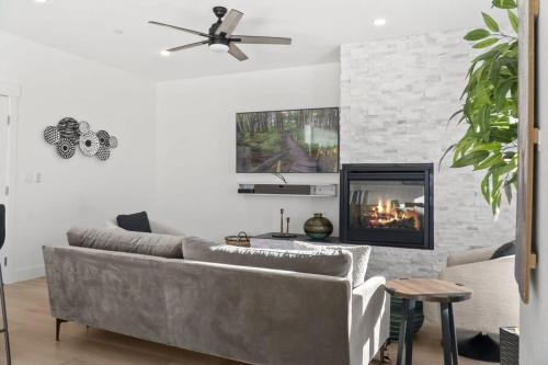 2BDR New Build Minutes to Dillon Reservoir in Silverthorne, USA