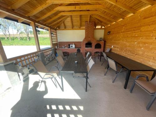 Livada Luxurious Bungalow in Petrestii De Jos