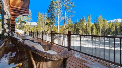 4BR Blue River Home with Mountain Views and Hot Tub in Blue River, USA