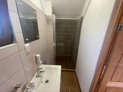 Livada Luxurious Bungalow in Petrestii De Jos