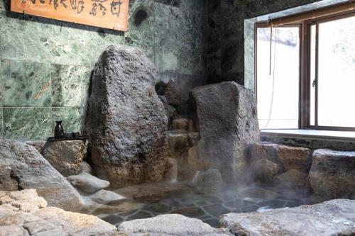源泉かけ流し温泉付き貸し切り別荘白浜観光に最適の立地14名宿泊可能, Shirahama (foto 8)