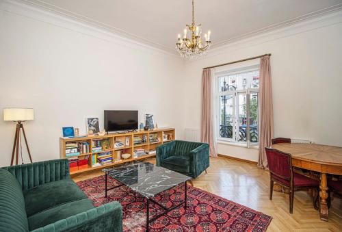 Cozy 2Br Apt on Marjanishvili Square - By Wehost