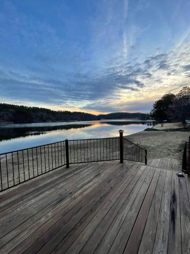 Waterside Haven: Hot Springs Village Escape in Hot Springs Village, Vereinigte Staaten von Amerika