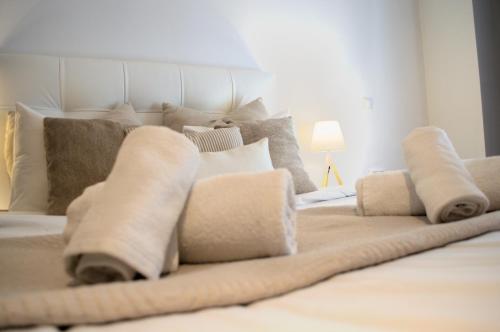 Athens Way Apartments - image 2
