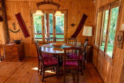 Iekārtas, Acogedora cabaña de madera con vista a la montaña (Acogedora cabana de madera con vista a la montana) in El Salto (Mendoza)