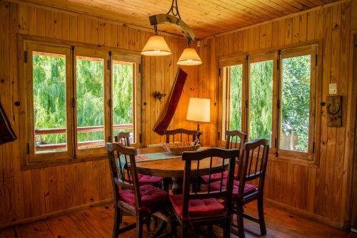 Iekārtas, Acogedora cabaña de madera con vista a la montaña (Acogedora cabana de madera con vista a la montana) in El Salto (Mendoza)