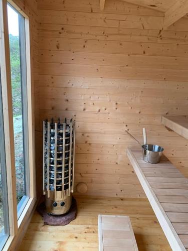 Kalles, skärgårdsidyll med utsikt över Hamnsundet (Kalles, skargardsidyll med utsikt over Hamnsundet) in Saltvik