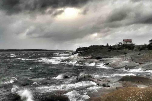 Kalles, skärgårdsidyll med utsikt över Hamnsundet (Kalles, skargardsidyll med utsikt over Hamnsundet) in Saltvik