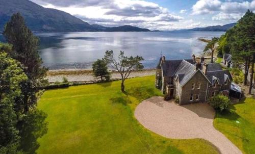 Ardrhu House Fort William - Serviced Luxury Scots Baronial Country House gîte à louer Rudha Cuil-cheanna