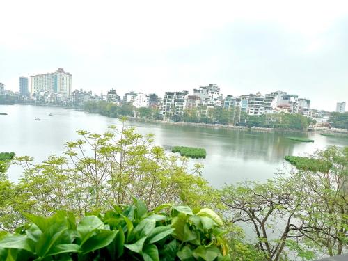Windy Lakeview Studio Ha Noi