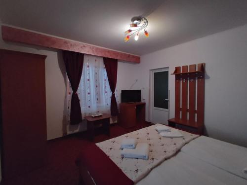 2 twin beds