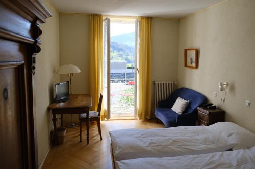 Economy Double Room with Balcony image 2