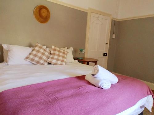 3 bedrooms, 4 beds