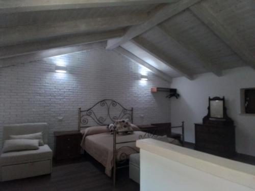 1 king bed, 3 twin beds