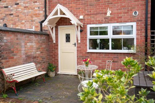 Pass the Keys Little Noo 3 bed cottage garden parking