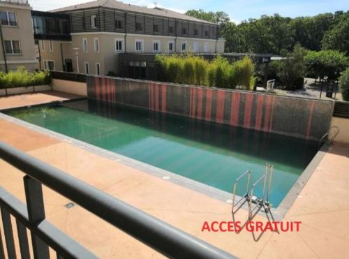 Swimming pool, Suite Deluxe vue sur Golf near Parking de la Gerbe